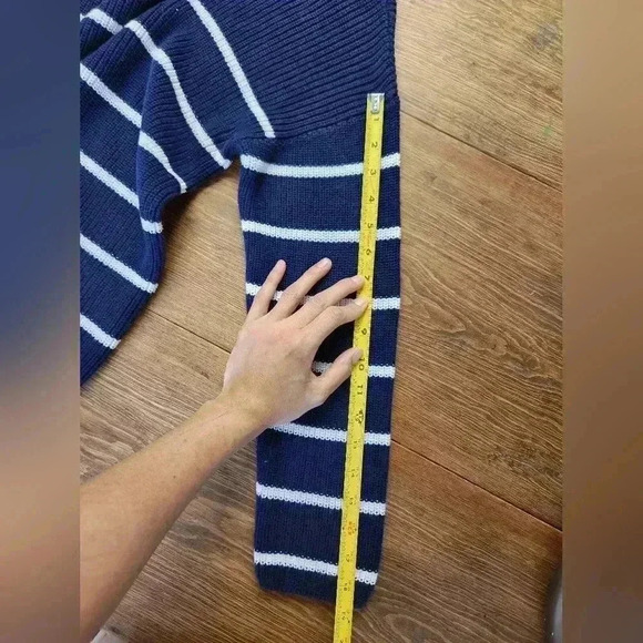 Gap Women's Striped Sweater in navy/white size M - Picture 8 of 9